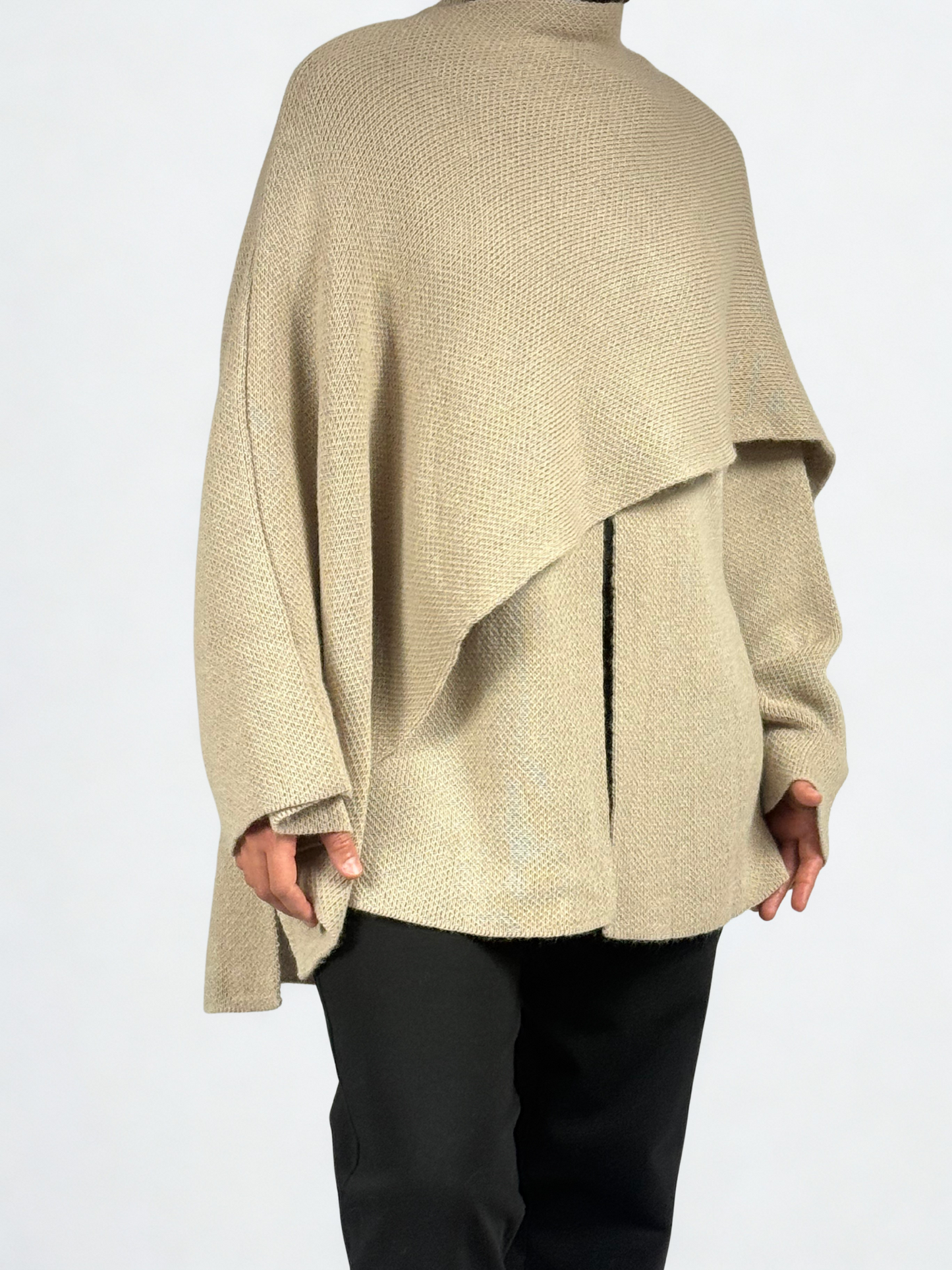 Pullover mit integriertem Schal